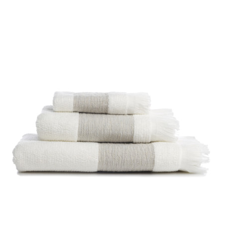 Komplet ręczników z lnianymi żakardowymi wykończeniami.